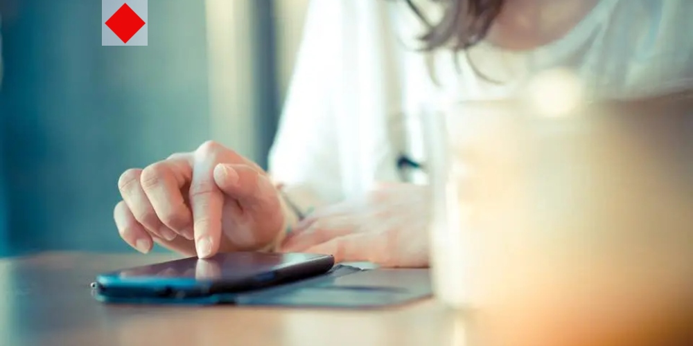 অনলাইনে হাজার বন্ধু, তবু কেন আমরা একা?