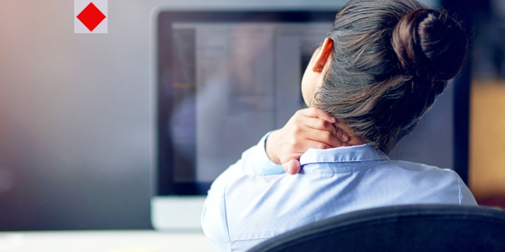 ঘাড়ে ব্যথা? ঘরে বসে নিজেই করুন প্রতিকার