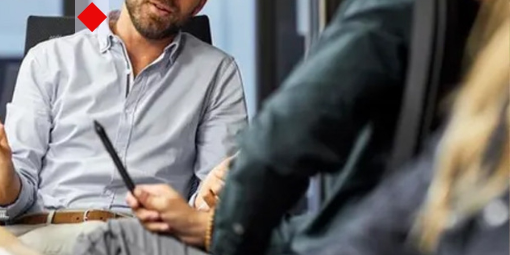 সহকর্মীকে জ্ঞান দেওয়ার চেষ্টায় না গিয়ে সম্পর্ক রক্ষা করুন