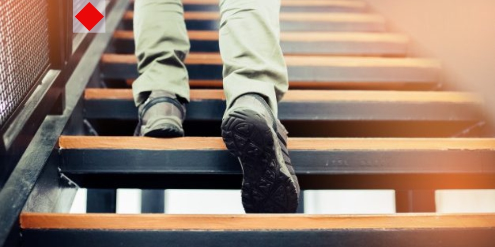 সিঁড়ি ভাঙতেই হাঁপিয়ে যান? শরীর কী বলছে শুনে দেখুন একবার